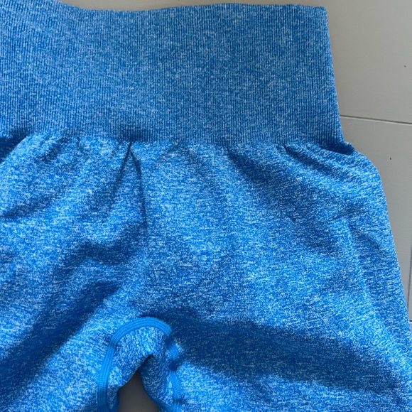 NVGTN butt scrunch shorts - Picture 3 of 4